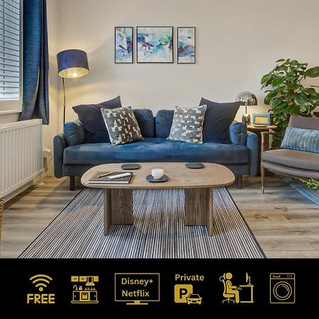 Stylish, Business Traveller Friendly Apartment, With Free Parking And Netflix ฟาร์นโบโรห์ ภายนอก รูปภาพ