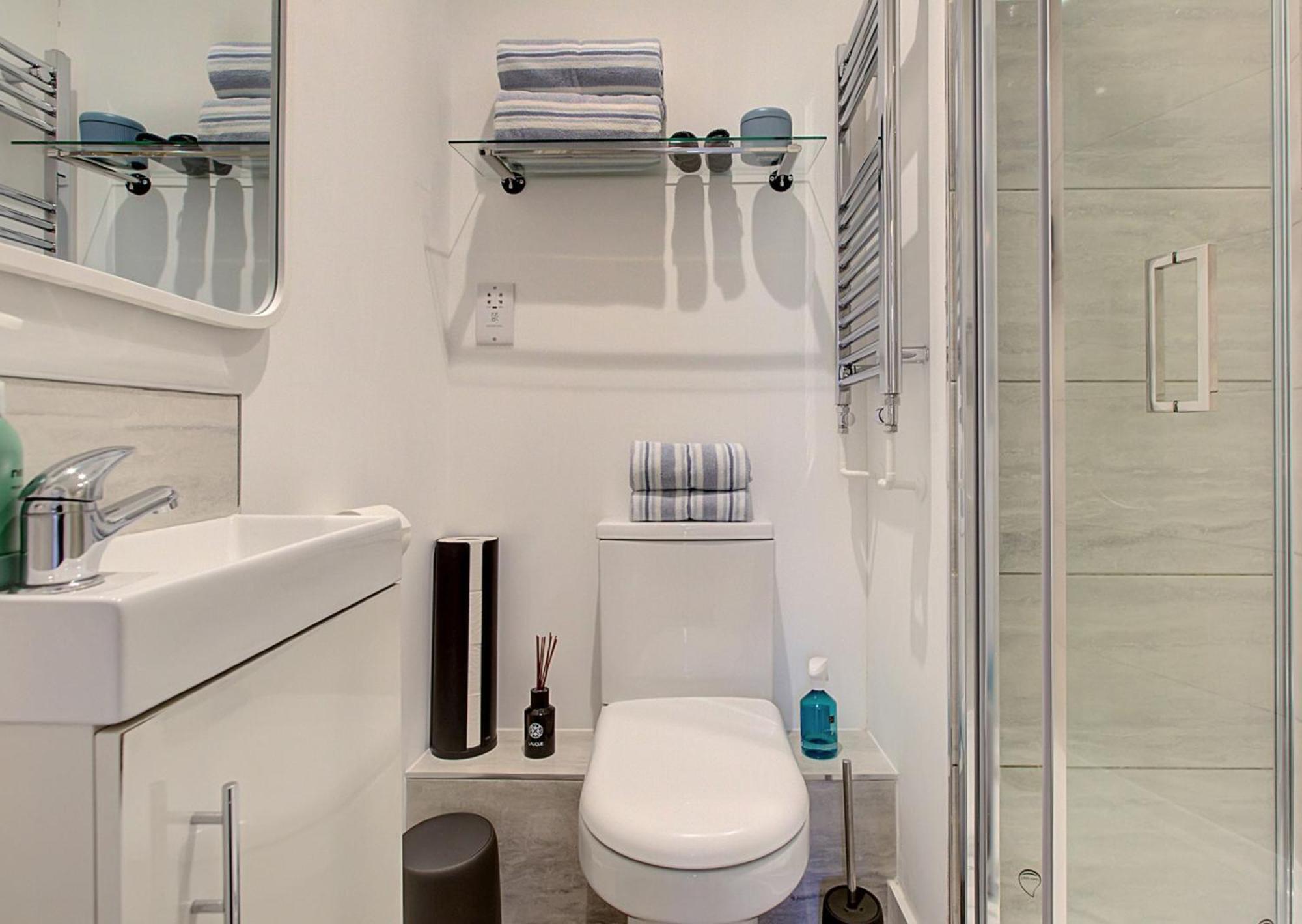 Stylish, Business Traveller Friendly Apartment, With Free Parking And Netflix ฟาร์นโบโรห์ ภายนอก รูปภาพ
