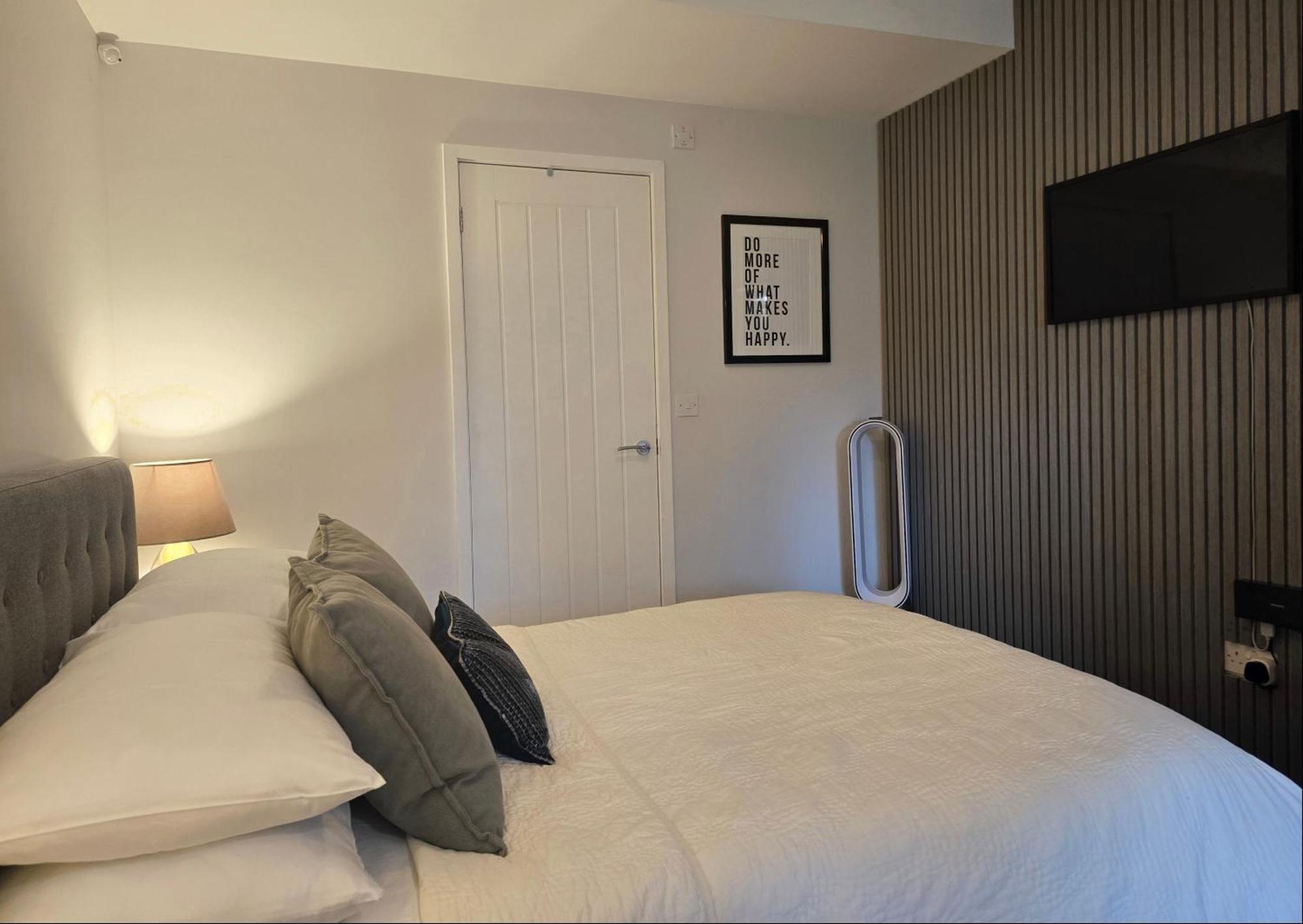 Stylish, Business Traveller Friendly Apartment, With Free Parking And Netflix ฟาร์นโบโรห์ ภายนอก รูปภาพ