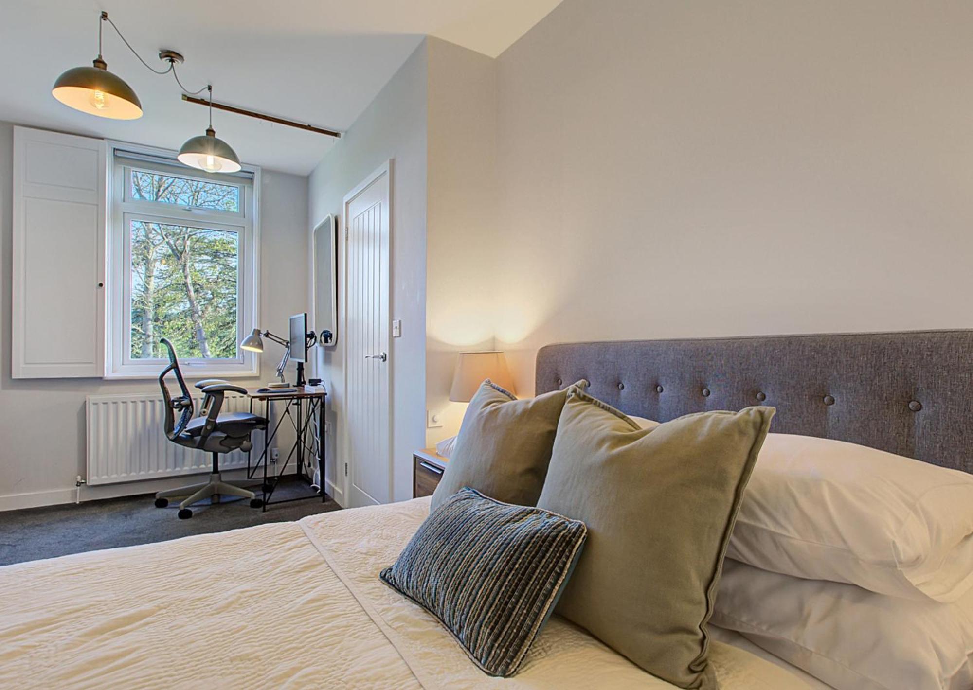 Stylish, Business Traveller Friendly Apartment, With Free Parking And Netflix ฟาร์นโบโรห์ ภายนอก รูปภาพ